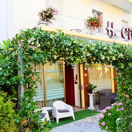 In Guest - New Cirene Big Quadruple 4 People With Breakfast Rímini