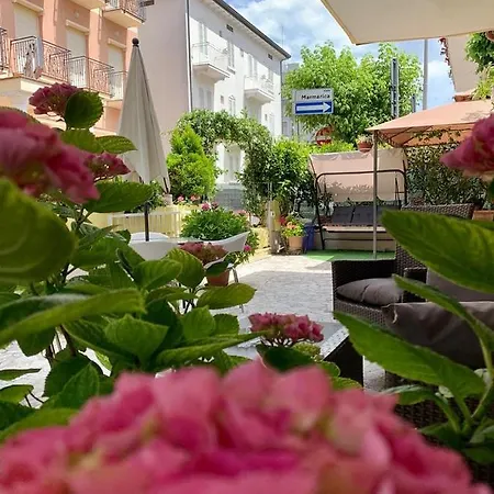 In Guest - New Cirene Big Quadruple 4 People With Breakfast *