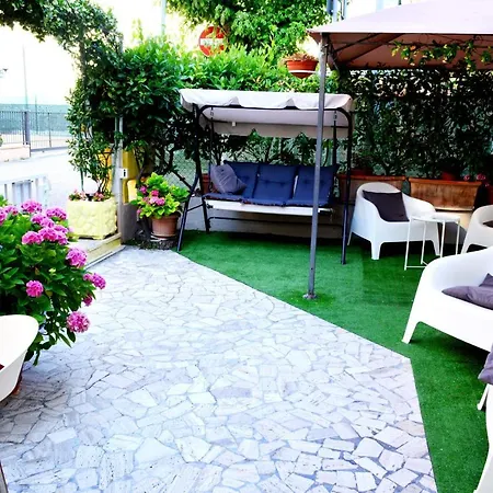 In Guest - New Cirene Big Quadruple 4 People With Breakfast Pensión *