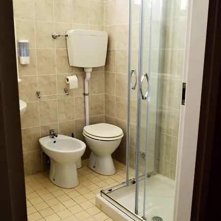 Pensión In Guest - New Cirene Big Quadruple 4 People With Breakfast Rímini