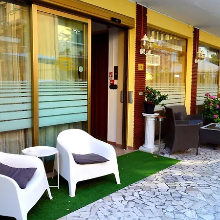 Pensión In Guest - New Cirene Big Quadruple 4 People With Breakfast Rímini