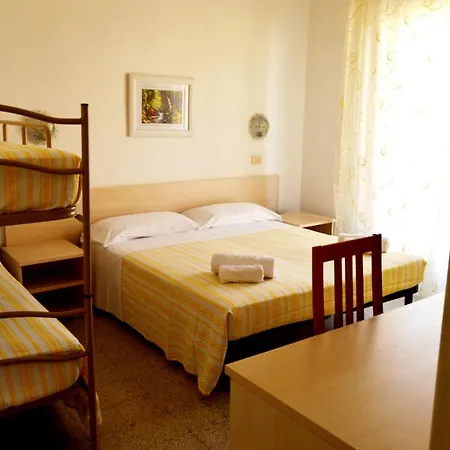 In Guest - New Cirene Big Quadruple 4 People With Breakfast Maison d'hôtes Rimini